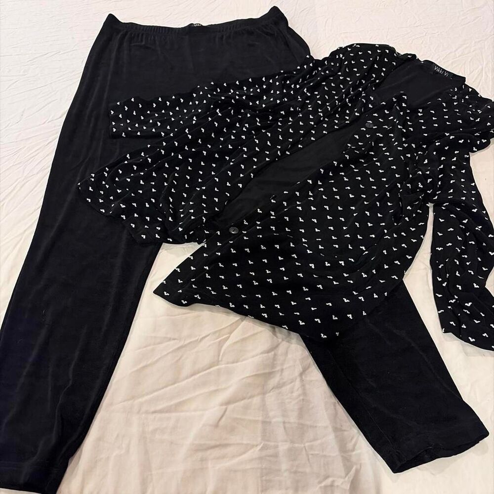 Unbranded Women's Black and Navy Suit
